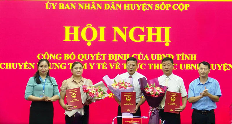 UBND huyện Sốp Cộp công bố các quyết định về công tác cán bộ