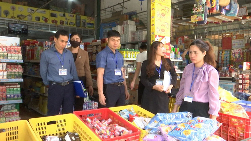 Kiểm tra liên ngành về an toàn thực phẩm huyện