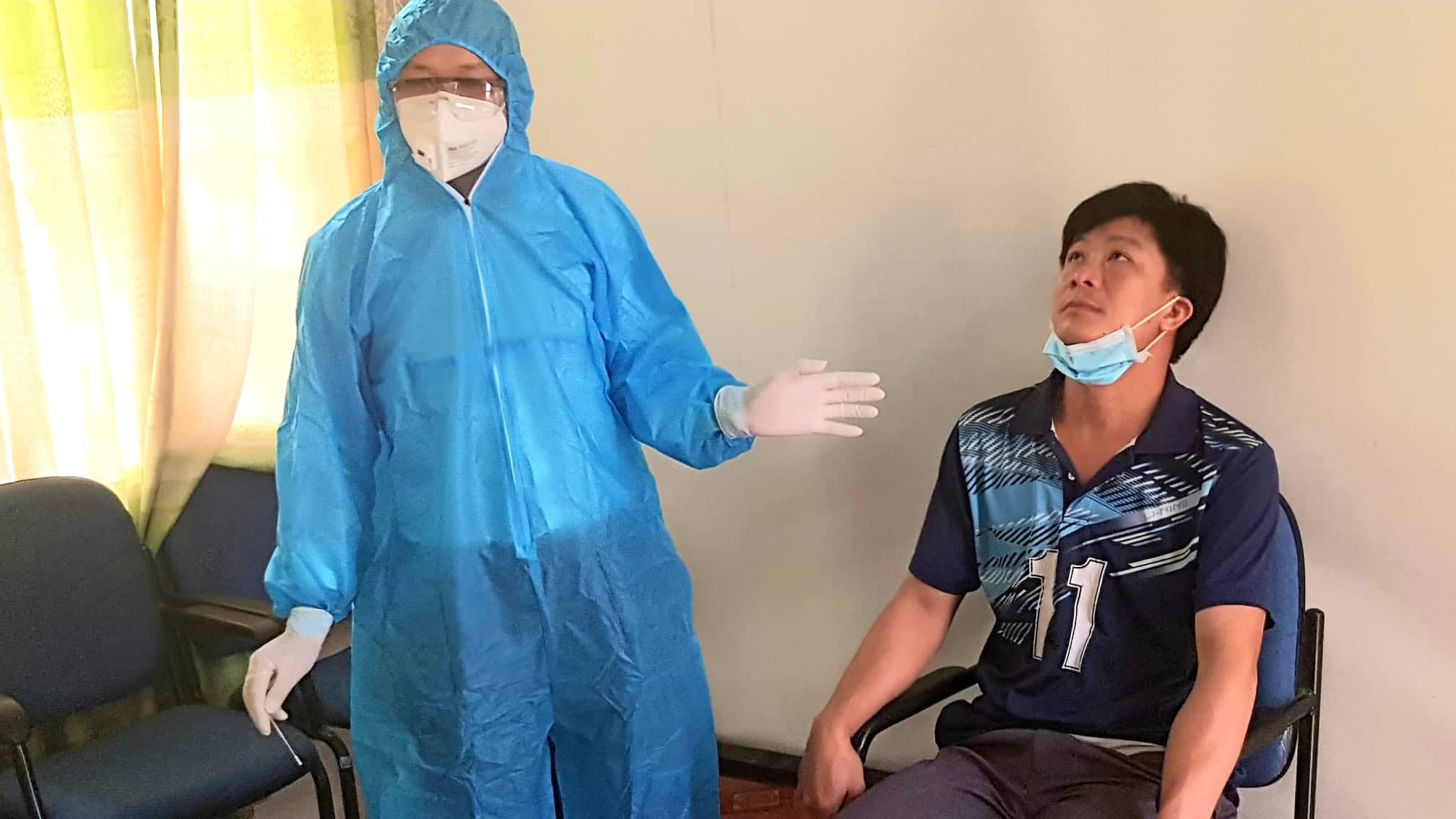 Tập huấn kỹ thuật lấy mẫu, bảo quản và vận chuyển mẫu SARS-CoV-2.